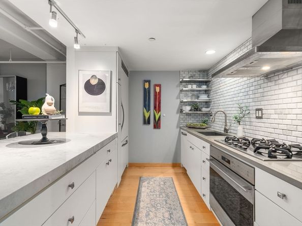 25 Channel Center St 807, Boston MA 02210