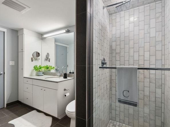 25 Channel Center St 807, Boston MA 02210