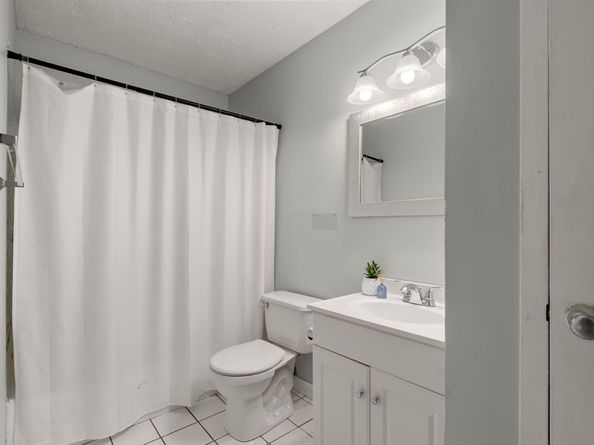 24 Thayer Pond Dr unit 16, Oxford MA 01537