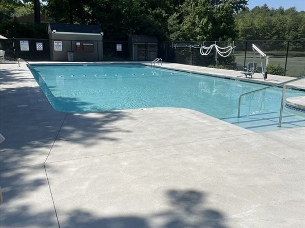 24 Thayer Pond Dr unit 16, Oxford MA 01537