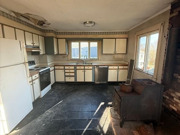 15 Granite St, Rockport MA 01966