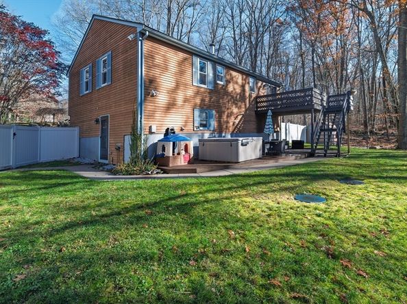 12 Hickory Rd, Millville MA 01529