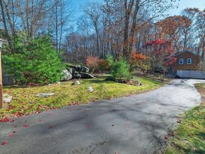 12 Hickory Rd, Millville MA 01529