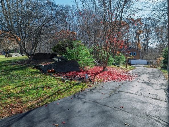 12 Hickory Rd, Millville MA 01529