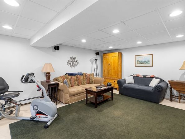 291 County Rd, Marion MA 02738