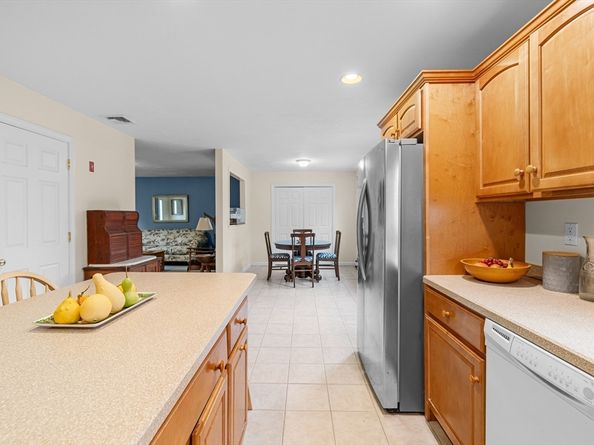 291 County Rd, Marion MA 02738