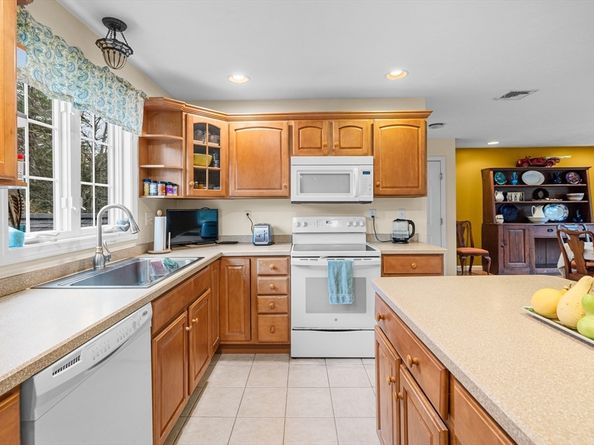 291 County Rd, Marion MA 02738