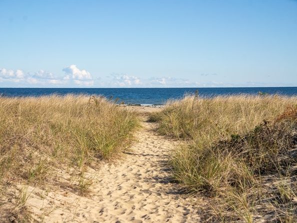 92 Lookout Point Rd, Plymouth MA 02360