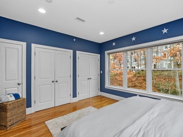 845 Lagrange St 4, Boston MA 02132