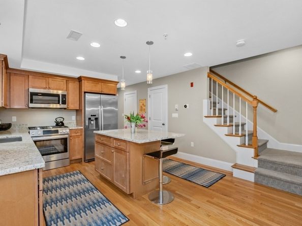 845 Lagrange St 4, Boston MA 02132