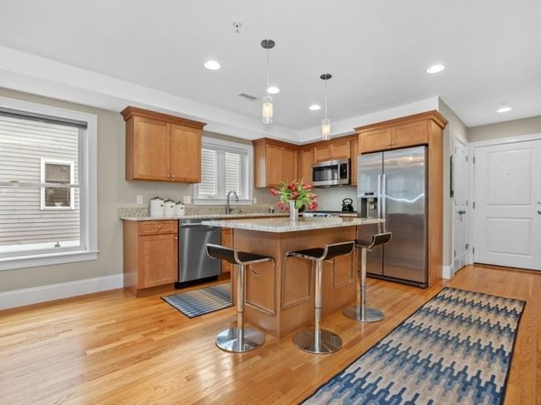 845 Lagrange St 4, Boston MA 02132