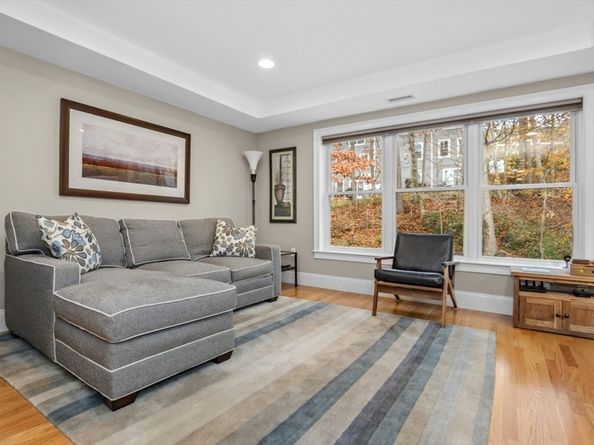 845 Lagrange St 4, Boston MA 02132