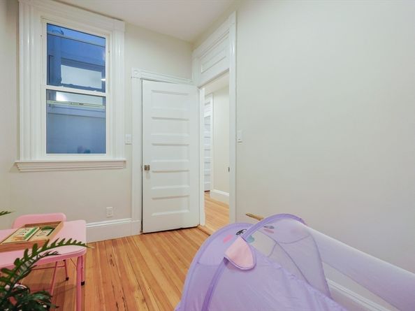 28 Inman St 4, Cambridge MA 02139