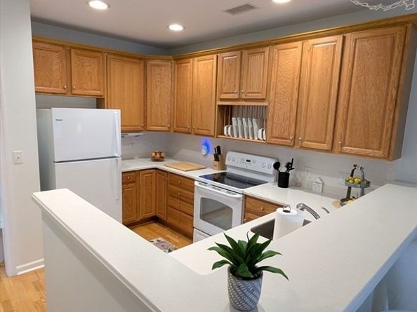 87 Clocktower Dr. 2207, Waltham MA 02452