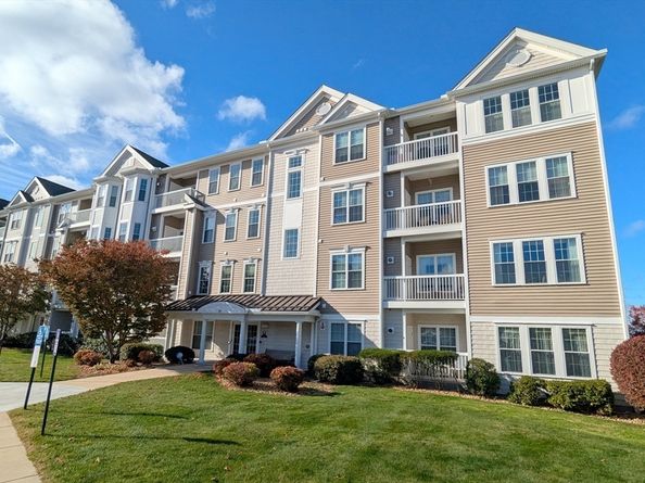 87 Clocktower Dr. 2207, Waltham MA 02452