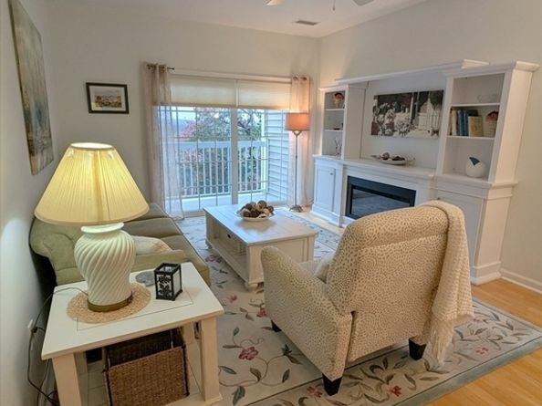 87 Clocktower Dr. 2207, Waltham MA 02452