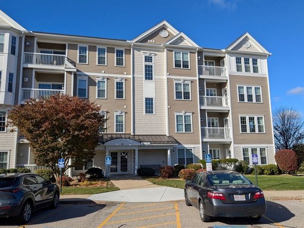 87 Clocktower Dr. 2207, Waltham MA 02452