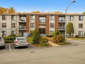 14 Old Stone Way 11, Weymouth MA 02189