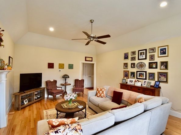 73 Plummer Ave 73, Northbridge MA 01588