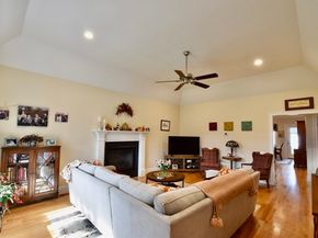 73 Plummer Ave 73, Northbridge MA 01588