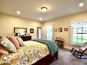 73 Plummer Ave 73, Northbridge MA 01588