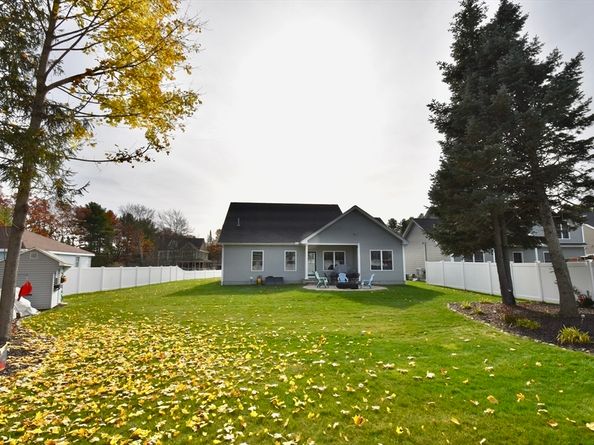 73 Plummer Ave 73, Northbridge MA 01588