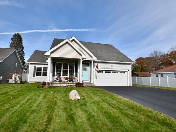 73 Plummer Ave 73, Northbridge MA 01588