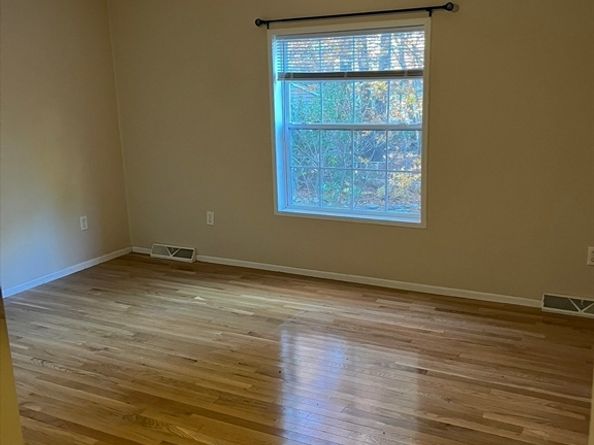 2612 Oak Point Dr, Middleboro MA 02346