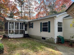 2612 Oak Point Dr, Middleboro MA 02346
