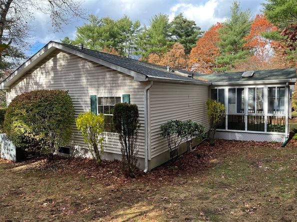 2612 Oak Point Dr, Middleboro MA 02346