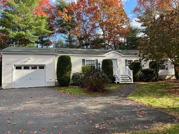 2612 Oak Point Dr, Middleboro MA 02346