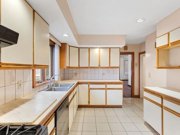 229 Elm St, Medford MA 02155