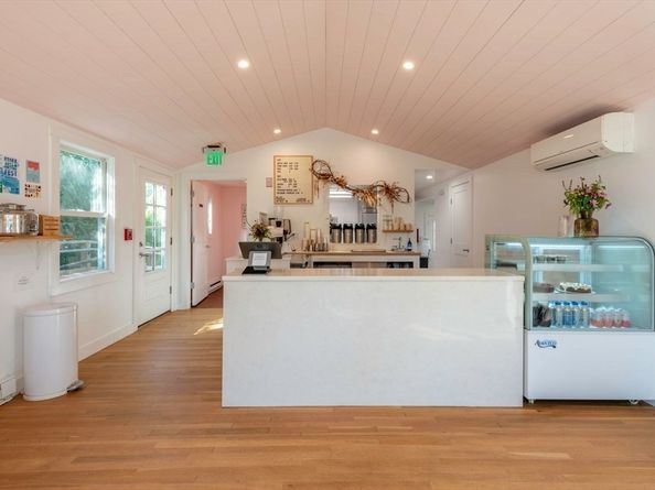 162 Main St, Essex MA 01929