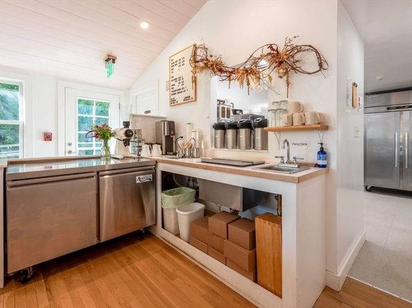 162 Main St, Essex MA 01929