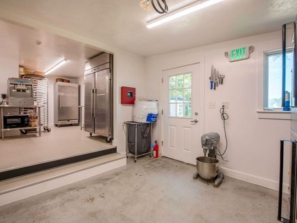 162 Main St, Essex MA 01929