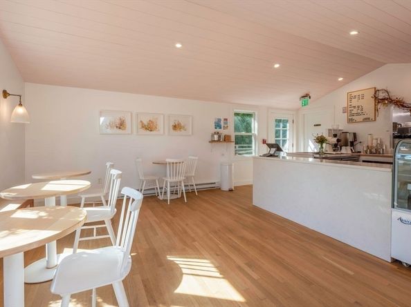 162 Main St, Essex MA 01929