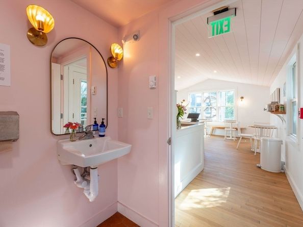 162 Main St, Essex MA 01929