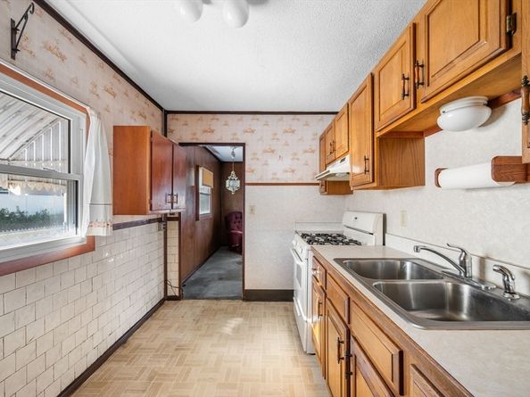 112 Hadley St, Malden MA 02148