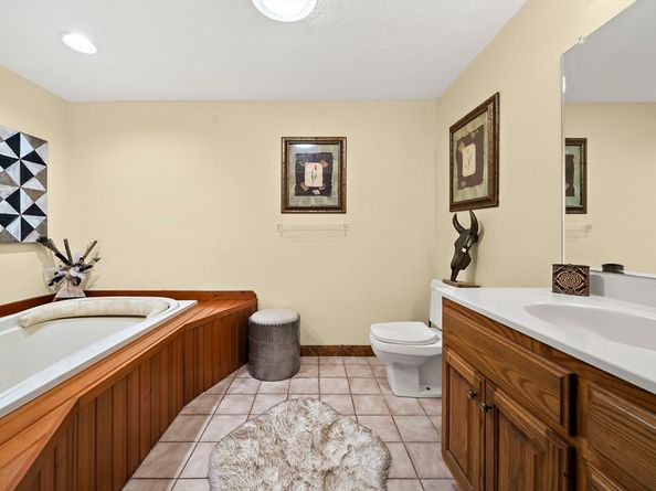 166 Armsby Rd, Sutton MA 01590