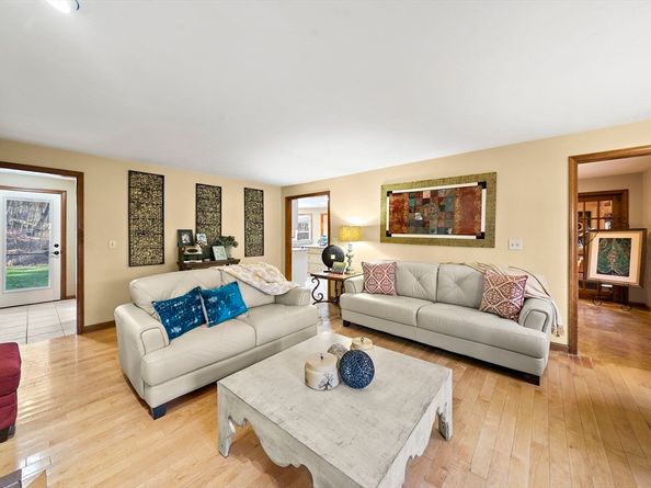 166 Armsby Rd, Sutton MA 01590