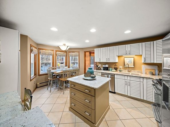 166 Armsby Rd, Sutton MA 01590