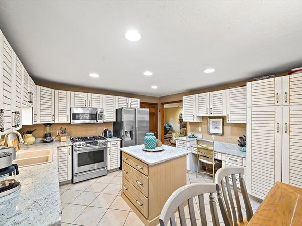 166 Armsby Rd, Sutton MA 01590