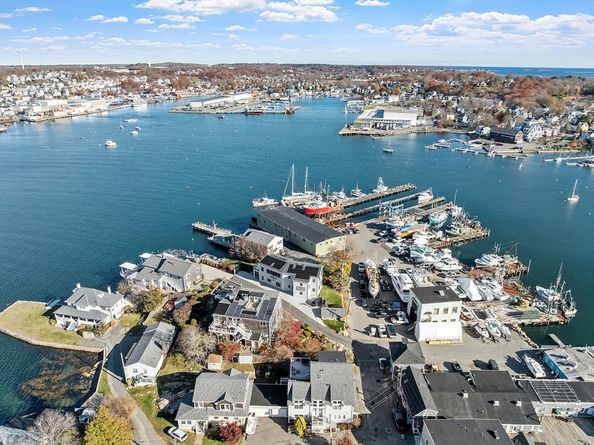 60 Rocky Neck Ave 202, Gloucester MA 01930