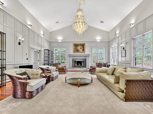 451 Wellesley St, Weston MA 02493