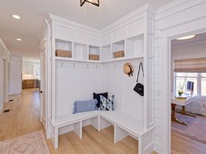 4 Dairy Farm Ln, Southborough MA 01772