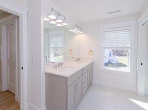 4 Dairy Farm Ln, Southborough MA 01772