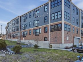 9 Independence Ave 102, Braintree MA 02184