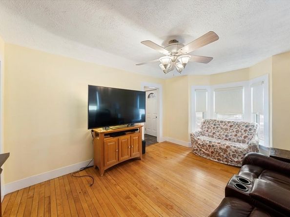 28 Everett St, Woburn MA 01801