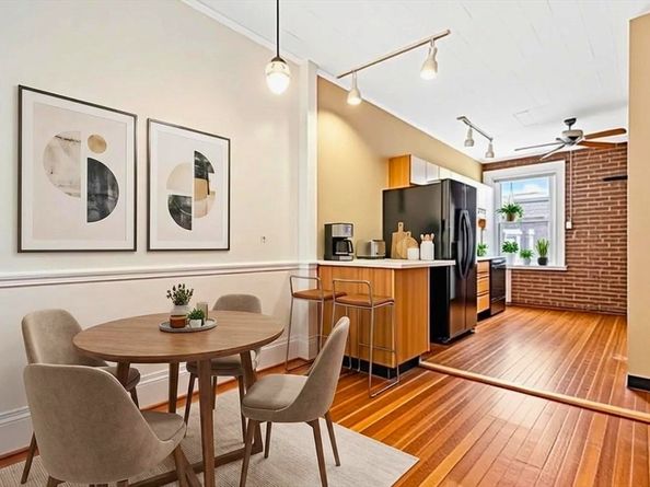 8 Euston St 8 Euston St U: 5 5, Brookline MA 02446