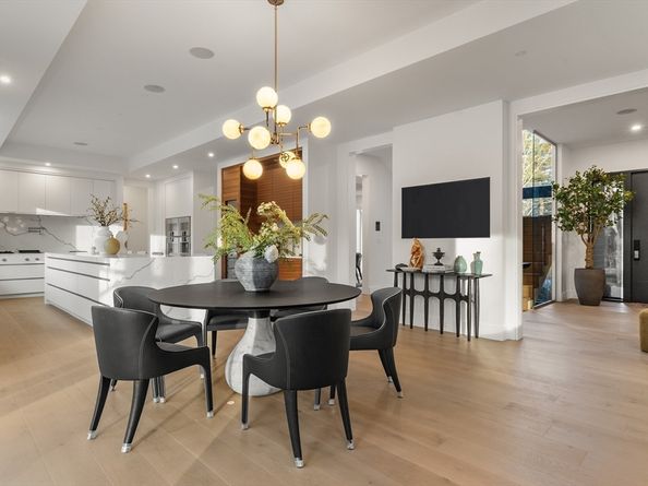 286 Country Dr, Weston MA 02493